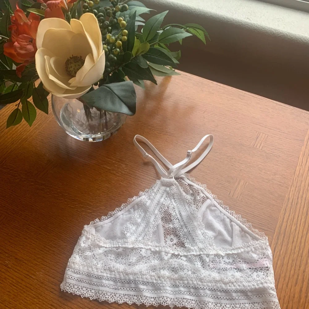 VICTORIA'S SECRET
High-Neck Crochet Lace Bralette - Picture 4 of 12